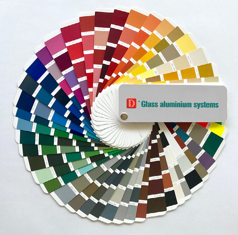 Carta de colores RAL abierta en abanico