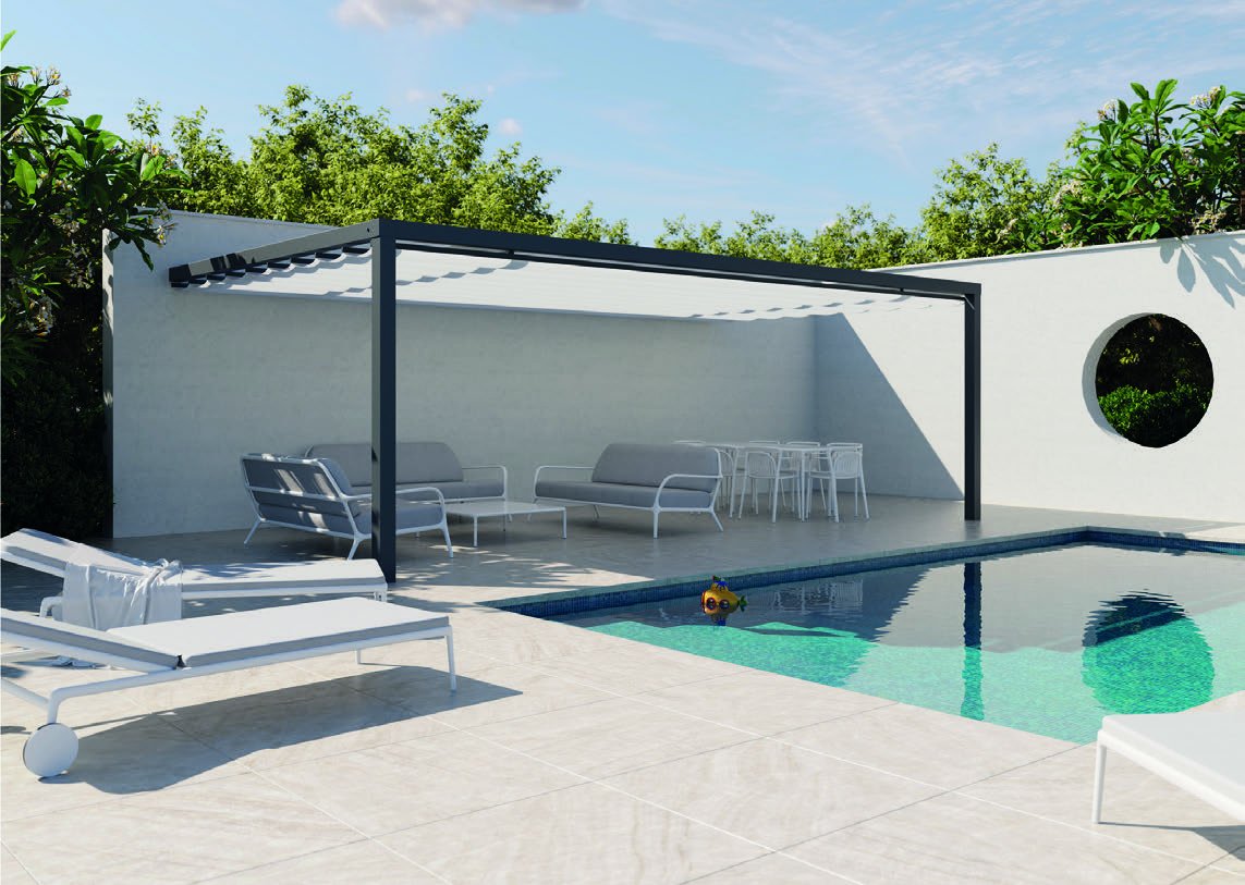 Toldo corredero reforzado de estructura antracita junto a una piscina