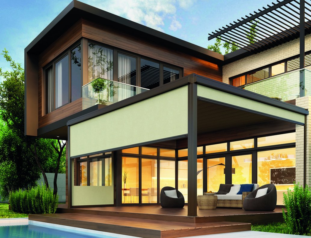 Vivienda con un toldo vertical bajado en el porche